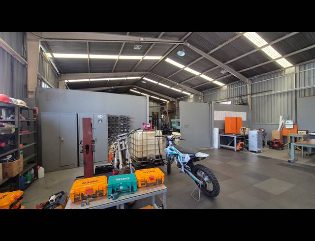 950M² WAREHOUSE FOR SALE IN HUGHES